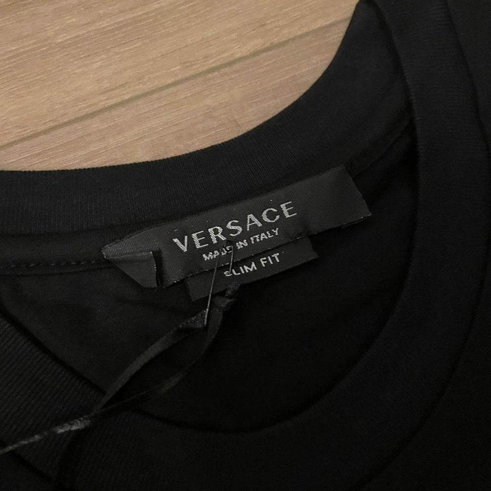 Versace Men's Black T-shirt - Picture 3 of 6
